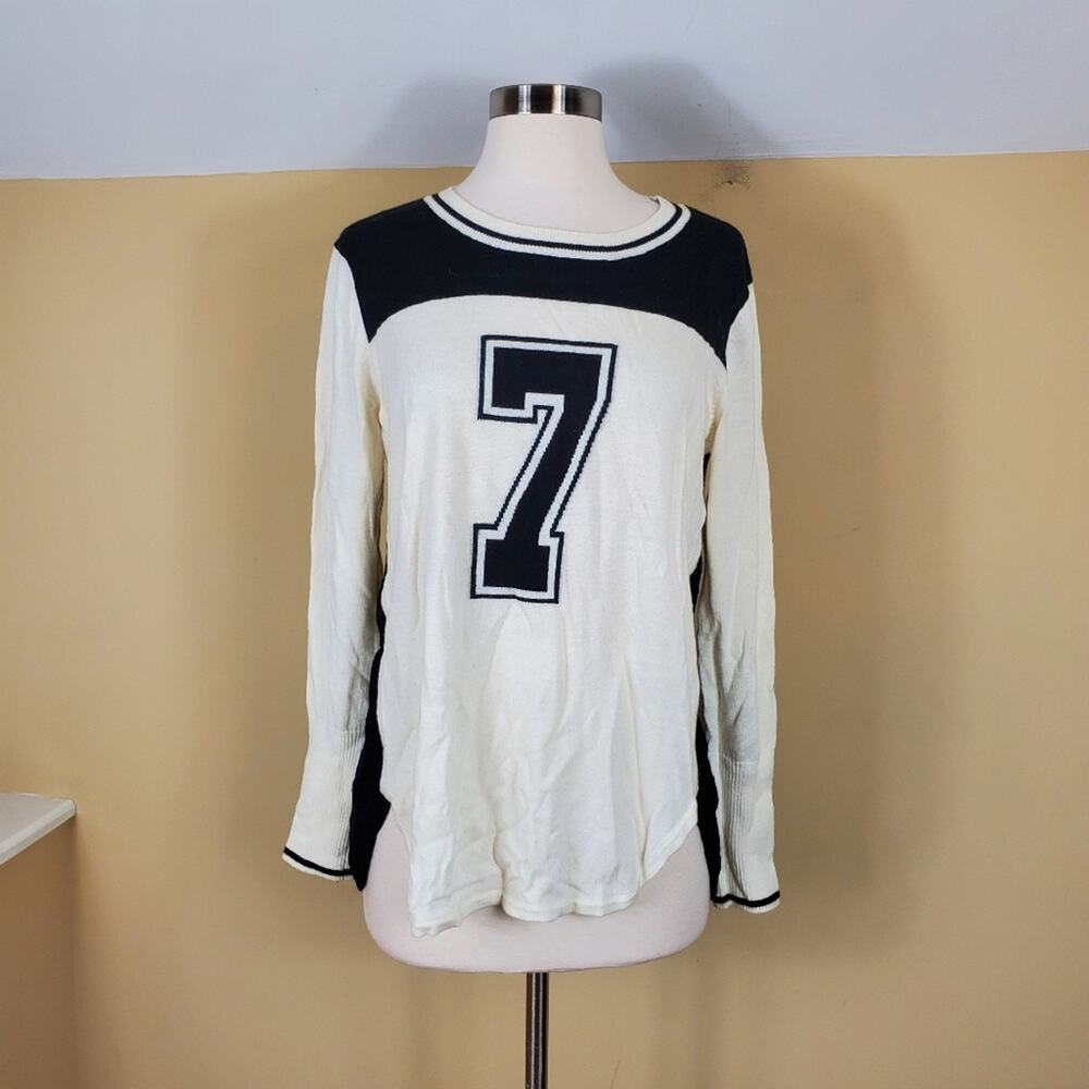 4/$25 Banana Republic Black and White Sweater
